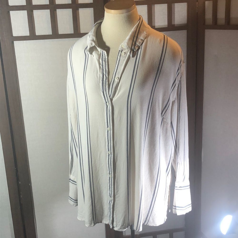 Treasure & Bond Women 1X Gray White Striped Button Up Shirt Long Sleeve Collared